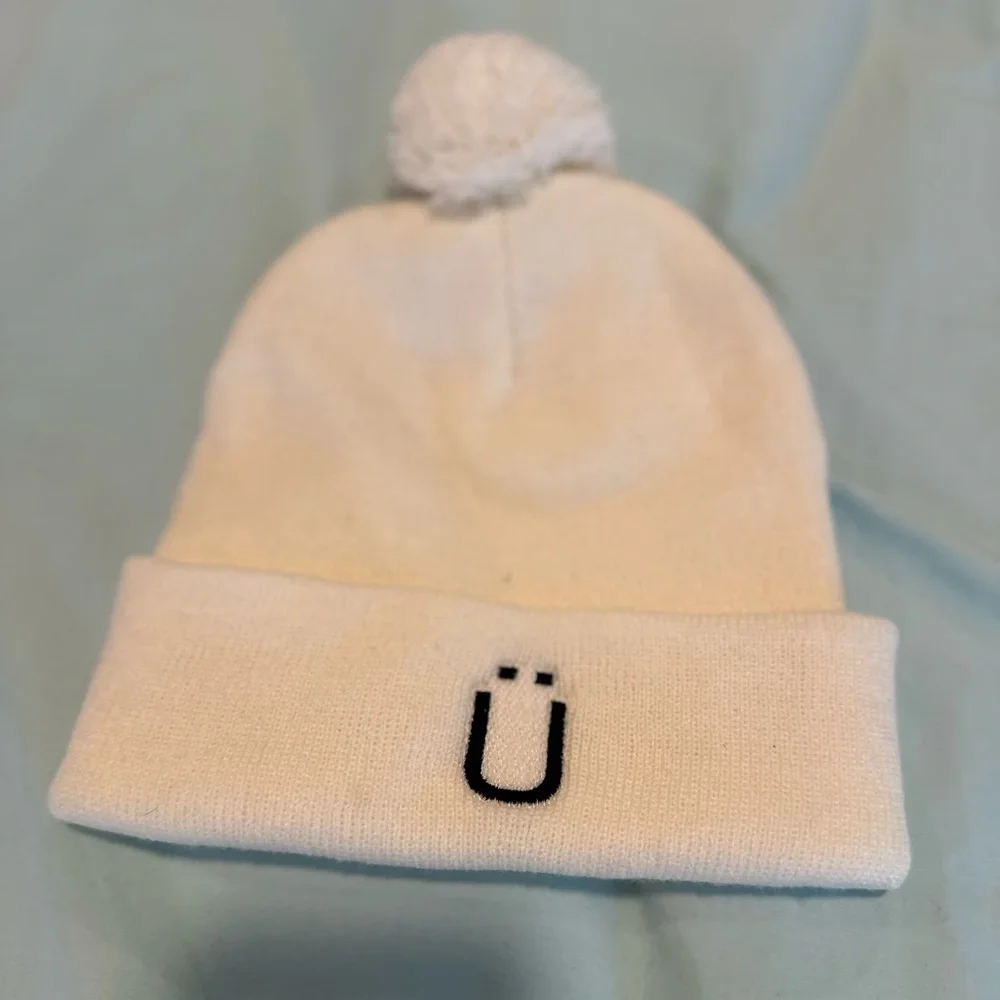NWOT Nütrl Vodka Seltzer Embroidered Logo Cream Knit Winter Hat w/pompom.
